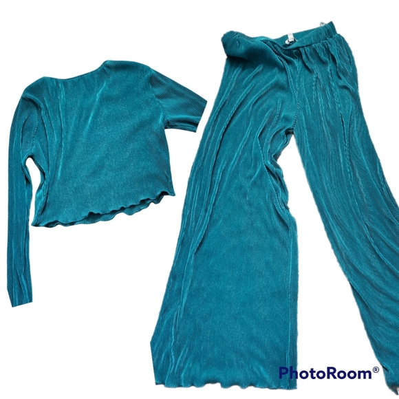 Fashion Nova Pants - swanky permanent pleated palazzo 2 piece set